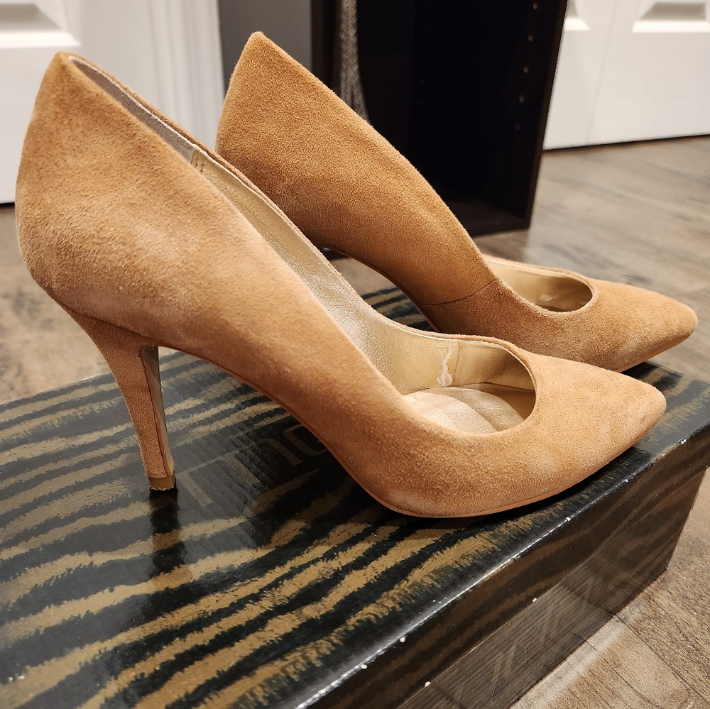 Moda 6 Tan Suede Pump